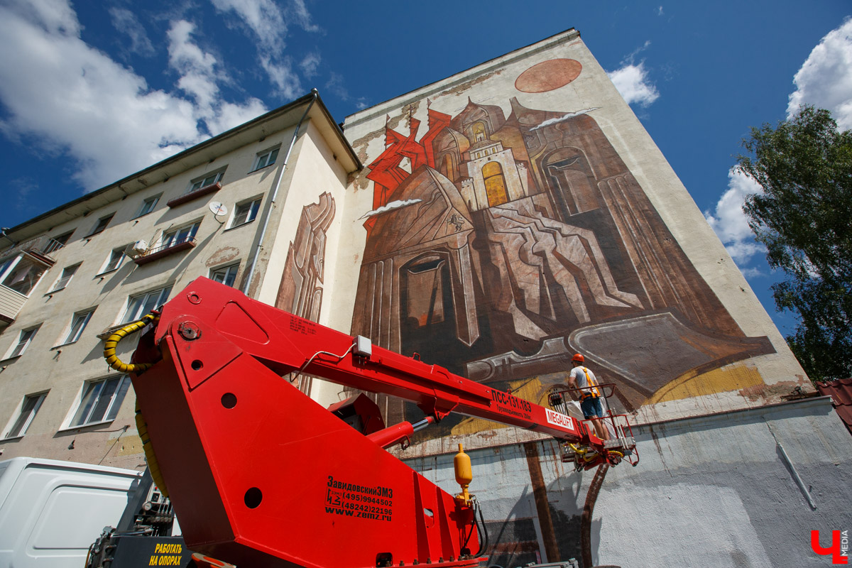 Совсем скоро во Владимире в третий раз пройдет фестиваль уличного искусства «Загфест» для художников, использующих в своем творчестве стены вместо бумаги. Где именно появятся новые рисунки — пока секрет. Зато известно, что их будет гораздо больше, чем в прошлом году. К тому же муралы станут куда масштабнее!
