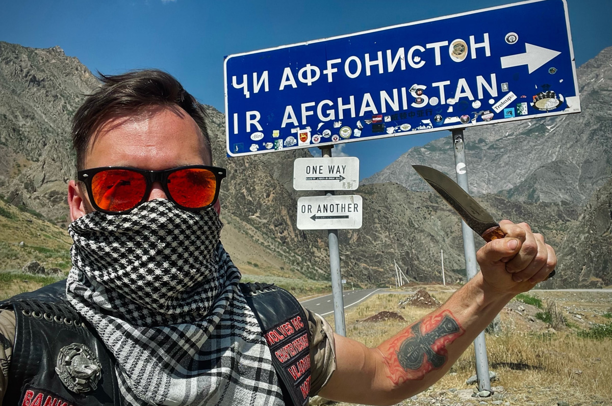 Владимирский путешественник Игорь Икшаков проехал через три страны на мотоцикле в сторону горной системы Памир. Весь путь через Казахстан, Узбекистан, Таджикистан и обратно занял у него 17 дней. Преодолеть пришлось почти девять тысяч километров. И без приключений в пути, естественно, не обошлось.