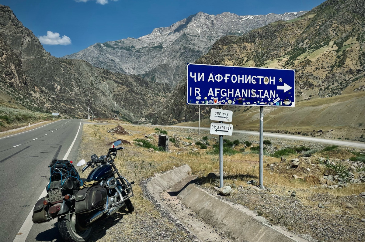 Владимирский путешественник Игорь Икшаков проехал через три страны на мотоцикле в сторону горной системы Памир. Весь путь через Казахстан, Узбекистан, Таджикистан и обратно занял у него 17 дней. Преодолеть пришлось почти девять тысяч километров. И без приключений в пути, естественно, не обошлось.