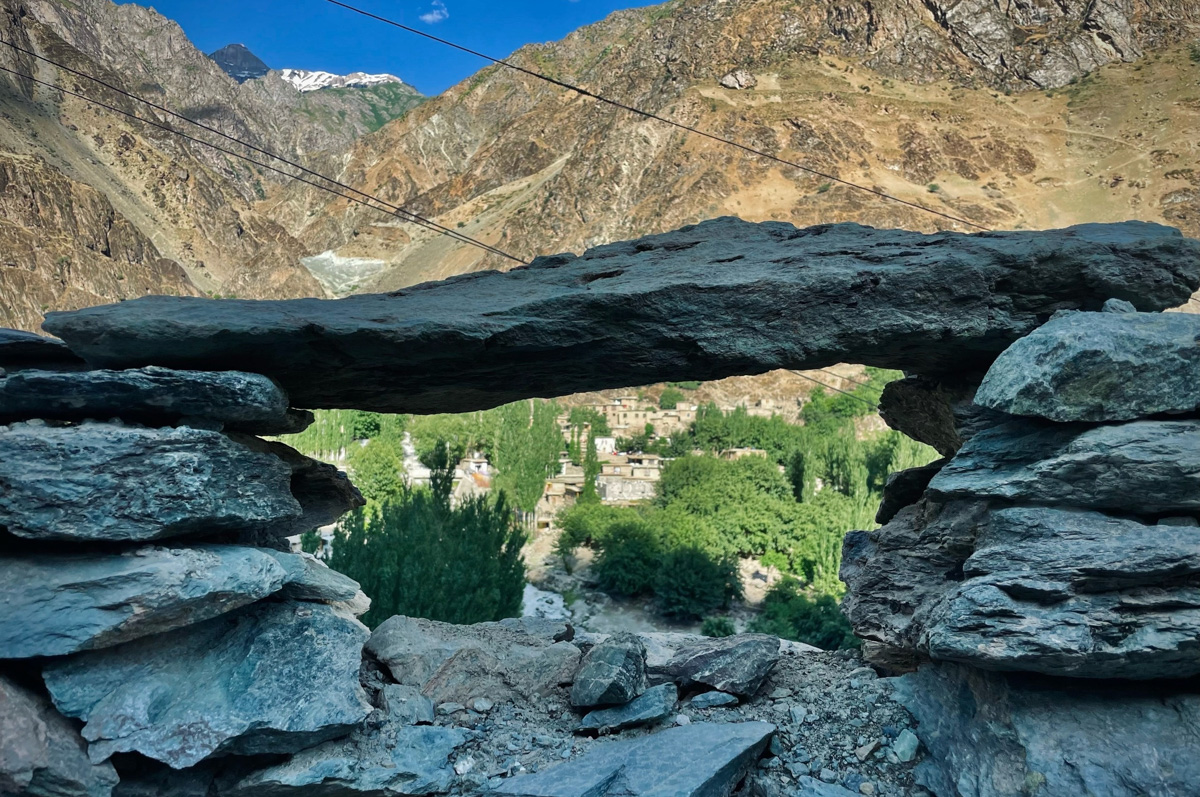 Владимирский путешественник Игорь Икшаков проехал через три страны на мотоцикле в сторону горной системы Памир. Весь путь через Казахстан, Узбекистан, Таджикистан и обратно занял у него 17 дней. Преодолеть пришлось почти девять тысяч километров. И без приключений в пути, естественно, не обошлось.