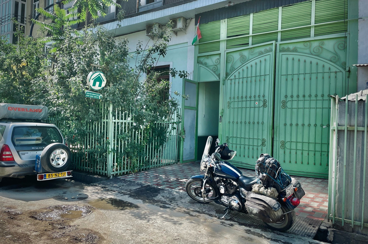 Владимирский путешественник Игорь Икшаков проехал через три страны на мотоцикле в сторону горной системы Памир. Весь путь через Казахстан, Узбекистан, Таджикистан и обратно занял у него 17 дней. Преодолеть пришлось почти девять тысяч километров. И без приключений в пути, естественно, не обошлось.