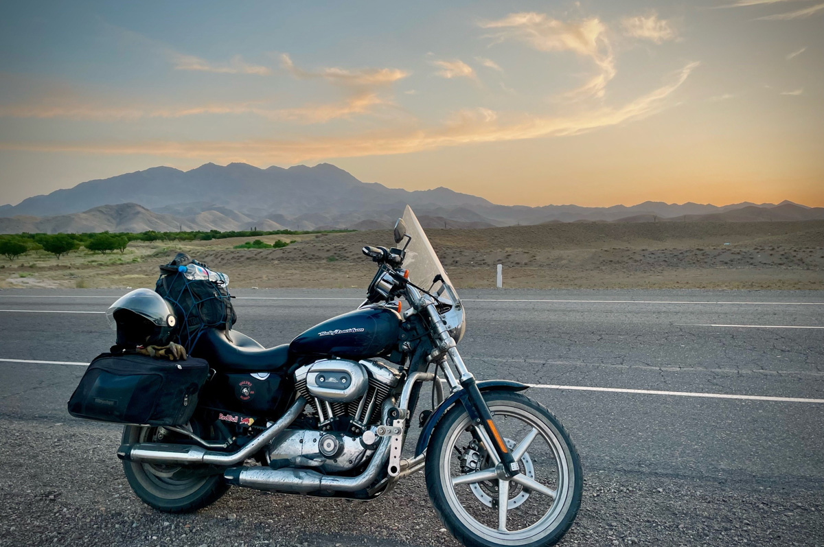 Владимирский путешественник Игорь Икшаков проехал через три страны на мотоцикле в сторону горной системы Памир. Весь путь через Казахстан, Узбекистан, Таджикистан и обратно занял у него 17 дней. Преодолеть пришлось почти девять тысяч километров. И без приключений в пути, естественно, не обошлось.