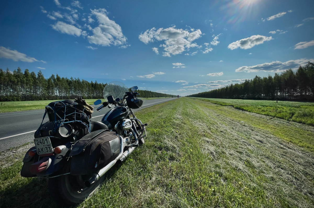 Владимирский путешественник Игорь Икшаков проехал через три страны на мотоцикле в сторону горной системы Памир. Весь путь через Казахстан, Узбекистан, Таджикистан и обратно занял у него 17 дней. Преодолеть пришлось почти девять тысяч километров. И без приключений в пути, естественно, не обошлось.