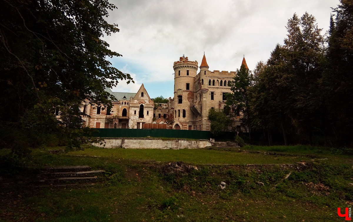 Нам обещали, мы ждали, а воз и ныне там. С какими сложностями при ремонте важных для культуры, истории и развития туризма локаций столкнулась Владимирская область? Рассказываем про объекты, реставрация которых пока затягивается.