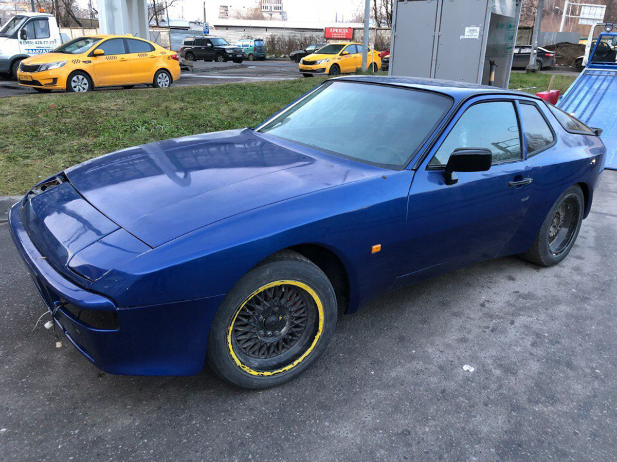 Вот уже 15 лет Олег Алмаев спасает жизни. Только достает он с того света раритетные автомобили. В его гараже побывали и «Москвичи» с «Чайками», и Rolls-Royce с Porsche. Около 130 винтажных машин усилиями команды реставратора крепко встали на все четыре колеса. Об удивительном ремесле, превращающем «суповые наборы» в ретротранспорт стоимостью в десятки миллионов рублей, мастер рассказал нам.