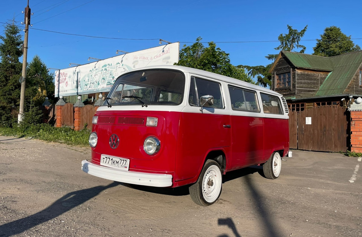 Вот уже 15 лет Олег Алмаев спасает жизни. Только достает он с того света раритетные автомобили. В его гараже побывали и «Москвичи» с «Чайками», и Rolls-Royce с Porsche. Около 130 винтажных машин усилиями команды реставратора крепко встали на все четыре колеса. Об удивительном ремесле, превращающем «суповые наборы» в ретротранспорт стоимостью в десятки миллионов рублей, мастер рассказал нам.