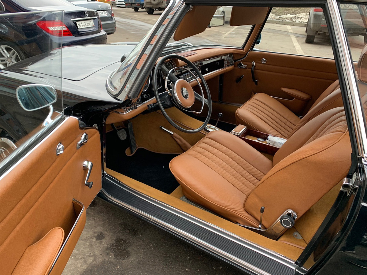 Вот уже 15 лет Олег Алмаев спасает жизни. Только достает он с того света раритетные автомобили. В его гараже побывали и «Москвичи» с «Чайками», и Rolls-Royce с Porsche. Около 130 винтажных машин усилиями команды реставратора крепко встали на все четыре колеса. Об удивительном ремесле, превращающем «суповые наборы» в ретротранспорт стоимостью в десятки миллионов рублей, мастер рассказал нам.