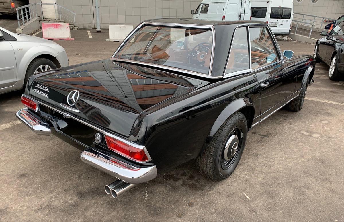 Вот уже 15 лет Олег Алмаев спасает жизни. Только достает он с того света раритетные автомобили. В его гараже побывали и «Москвичи» с «Чайками», и Rolls-Royce с Porsche. Около 130 винтажных машин усилиями команды реставратора крепко встали на все четыре колеса. Об удивительном ремесле, превращающем «суповые наборы» в ретротранспорт стоимостью в десятки миллионов рублей, мастер рассказал нам.