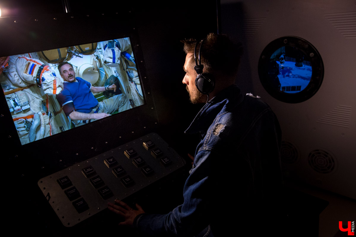 Разглядеть всю красоту звездного неба для городского жителя — большая удача. Поэтому пропускать яркие астрономические явления совсем не хочется. Так, в июле владимирцам рекомендуют направить свой взор вверх в поисках Международной космической станции. Насколько возможность увидеть ее редка и как понять, что это именно МКС?