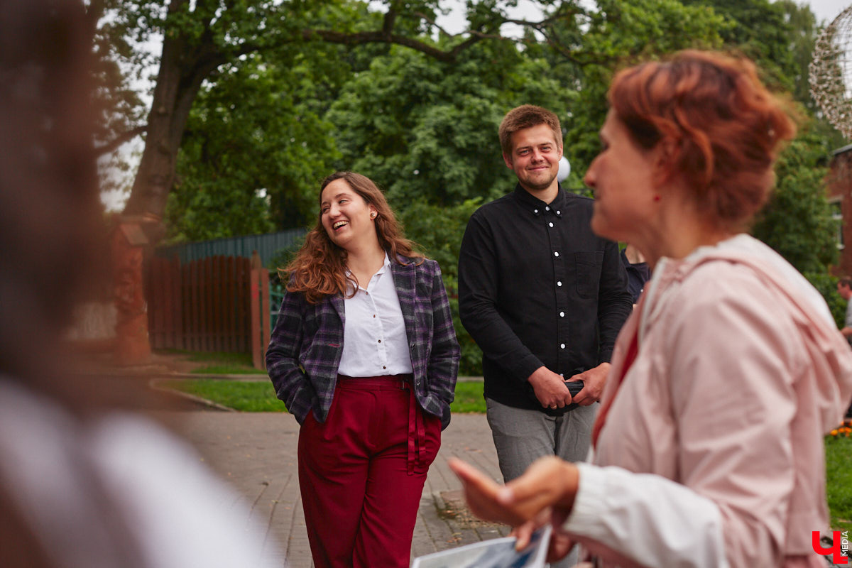 Владимирские рестораторы предложили своим гостям необычный формат гастрономического тура. Прежде чем продегустировать блюда русской кухни, участники отправились на двухчасовую экскурсию по купеческим местам. «Ключ-Медиа» прогулялся вместе с ними.