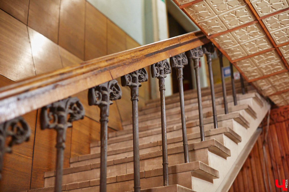 Владимирские рестораторы предложили своим гостям необычный формат гастрономического тура. Прежде чем продегустировать блюда русской кухни, участники отправились на двухчасовую экскурсию по купеческим местам. «Ключ-Медиа» прогулялся вместе с ними.