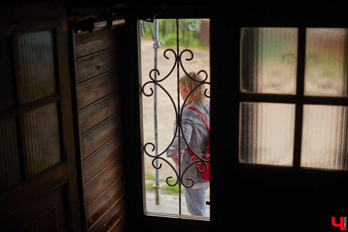 Владимирские рестораторы предложили своим гостям необычный формат гастрономического тура. Прежде чем продегустировать блюда русской кухни, участники отправились на двухчасовую экскурсию по купеческим местам. «Ключ-Медиа» прогулялся вместе с ними.