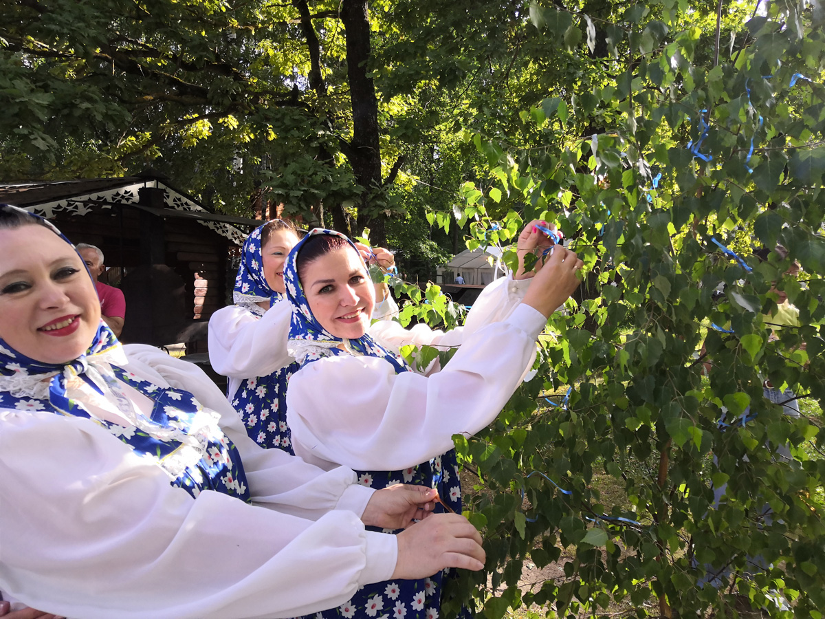 Владимирцы могут по-особенному провести самую магическую ночь этого лета. Праздник Ивана Купалы наполнят загадочными старинными обрядами и поверьями. Ощутить дух народных традиций, дарующих красоту и здоровье, можно будет уже на следующей неделе. В программе: плетение венков, купальские гадания и даже прыжки через костер.