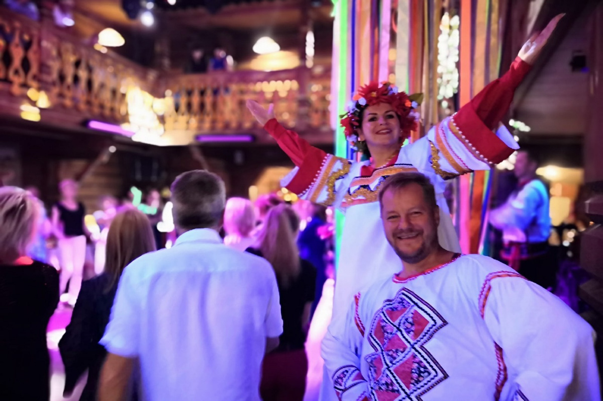 Владимирцы могут по-особенному провести самую магическую ночь этого лета. Праздник Ивана Купалы наполнят загадочными старинными обрядами и поверьями. Ощутить дух народных традиций, дарующих красоту и здоровье, можно будет уже на следующей неделе. В программе: плетение венков, купальские гадания и даже прыжки через костер.