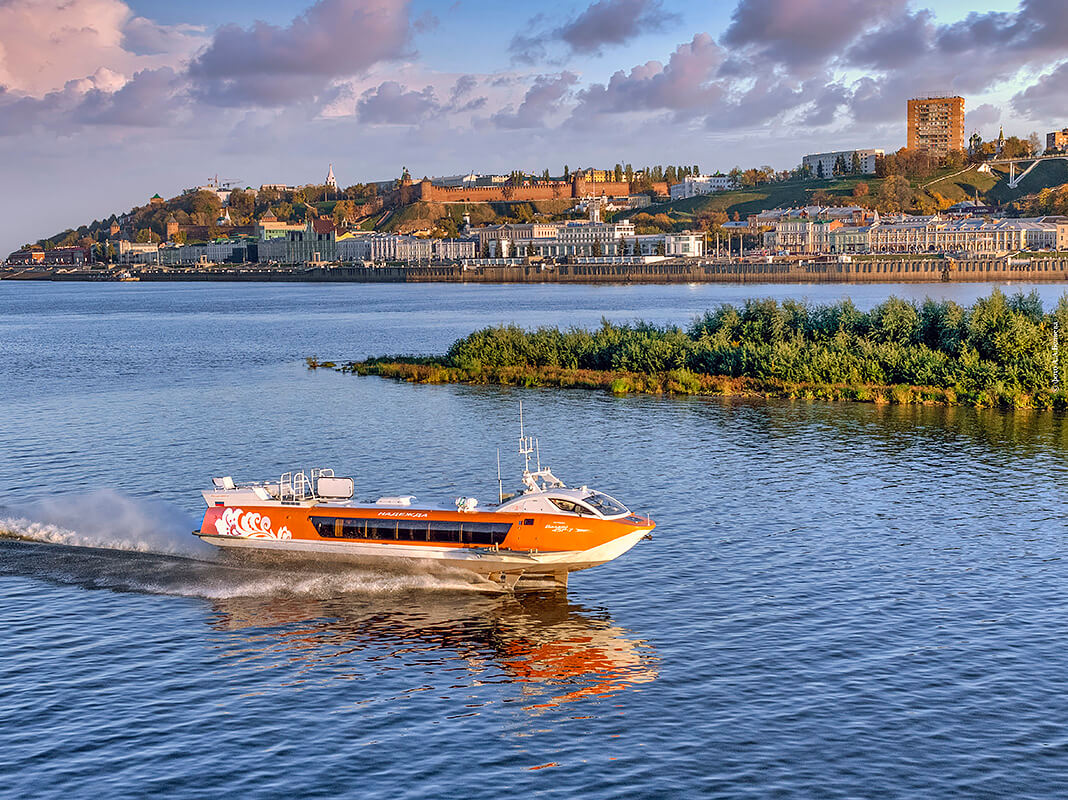 Если вам не хватает впечатлений, то мы подскажем, где их искать. Уже на этой неделе по областному центру начнет курсировать электрическая ретромашина с экскурсионной программой «Владимир из окна троллейбуса». А совершить путешествие до Мурома предлагается по Оке на речном судне с подводными крыльями. Самые интересные новости в нашем дорожном обзоре.