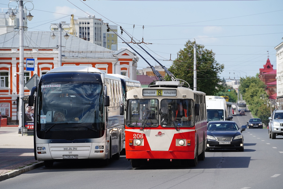 Если вам не хватает впечатлений, то мы подскажем, где их искать. Уже на этой неделе по областному центру начнет курсировать электрическая ретромашина с экскурсионной программой «Владимир из окна троллейбуса». А совершить путешествие до Мурома предлагается по Оке на речном судне с подводными крыльями. Самые интересные новости в нашем дорожном обзоре.