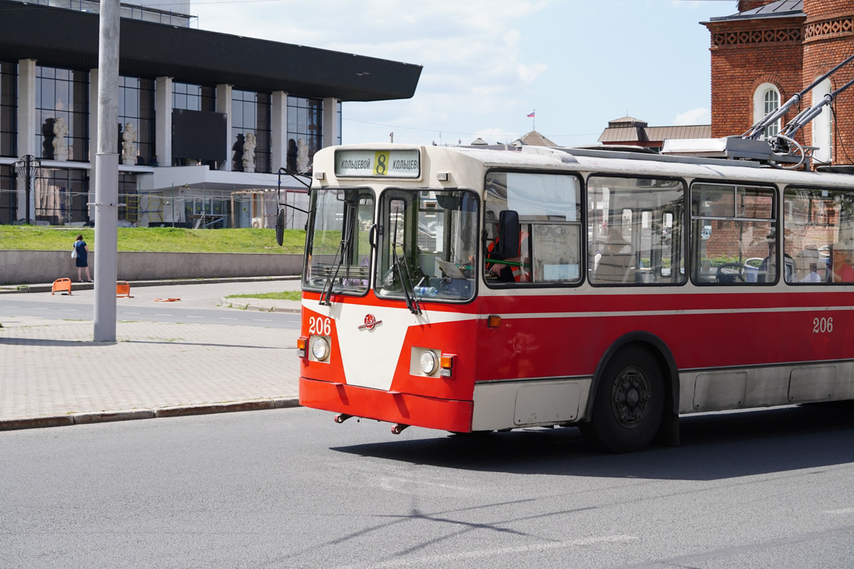 Если вам не хватает впечатлений, то мы подскажем, где их искать. Уже на этой неделе по областному центру начнет курсировать электрическая ретромашина с экскурсионной программой «Владимир из окна троллейбуса». А совершить путешествие до Мурома предлагается по Оке на речном судне с подводными крыльями. Самые интересные новости в нашем дорожном обзоре.