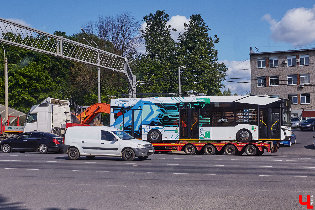 Если вам не хватает впечатлений, то мы подскажем, где их искать. Уже на этой неделе по областному центру начнет курсировать электрическая ретромашина с экскурсионной программой «Владимир из окна троллейбуса». А совершить путешествие до Мурома предлагается по Оке на речном судне с подводными крыльями. Самые интересные новости в нашем дорожном обзоре.