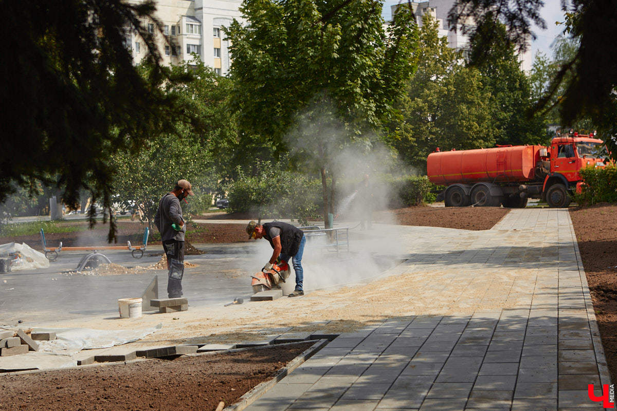 Рассказываем, как проходит благоустройство Кутузовского сквера, почему первый этап реновации площади Победы не успели закончить в срок и что не так с новыми указателями в районе Лыбедской магистрали, которые по идее должны повысить туристическую привлекательность Владимира.