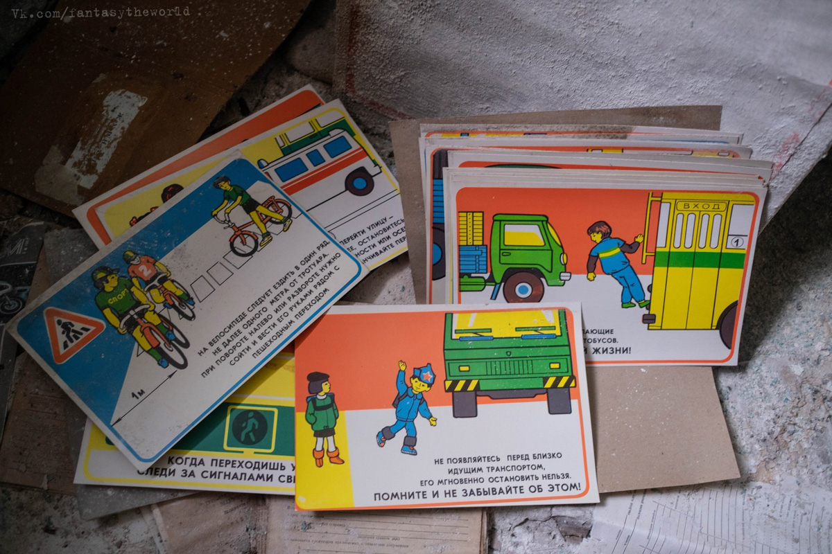 Если большинство людей заброшенных мест боятся, то урбекс-туристы, наоборот, перерывают землю в поисках забытых локаций, где некогда творилась история. В числе таких авантюристов Михаил Александров из Москвы, который приезжает во Владимирскую область за интересными находками. Рассказом об одной из них — затерянном во времени отделом ГАИ — он поделился с нашим изданием.