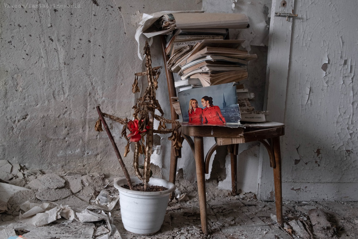 Если большинство людей заброшенных мест боятся, то урбекс-туристы, наоборот, перерывают землю в поисках забытых локаций, где некогда творилась история. В числе таких авантюристов Михаил Александров из Москвы, который приезжает во Владимирскую область за интересными находками. Рассказом об одной из них — затерянном во времени отделом ГАИ — он поделился с нашим изданием.