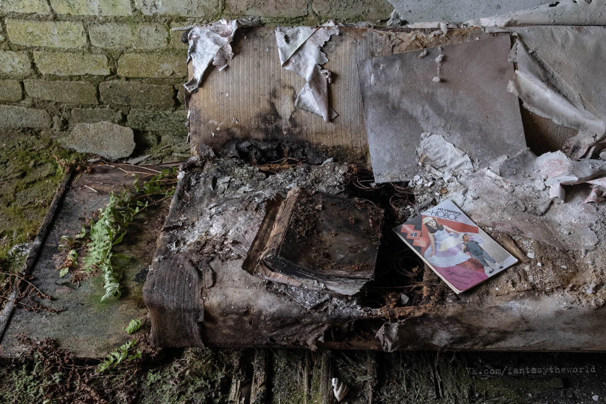 Если большинство людей заброшенных мест боятся, то урбекс-туристы, наоборот, перерывают землю в поисках забытых локаций, где некогда творилась история. В числе таких авантюристов Михаил Александров из Москвы, который приезжает во Владимирскую область за интересными находками. Рассказом об одной из них — затерянном во времени отделом ГАИ — он поделился с нашим изданием.