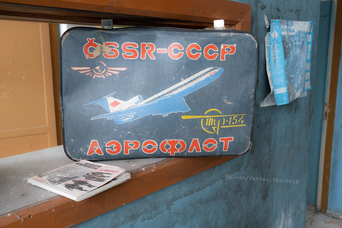 Если большинство людей заброшенных мест боятся, то урбекс-туристы, наоборот, перерывают землю в поисках забытых локаций, где некогда творилась история. В числе таких авантюристов Михаил Александров из Москвы, который приезжает во Владимирскую область за интересными находками. Рассказом об одной из них — затерянном во времени отделом ГАИ — он поделился с нашим изданием.