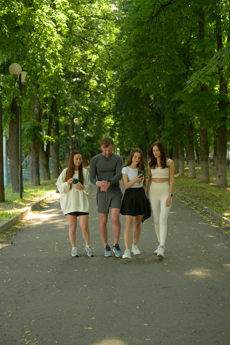 Совместная работа сплачивает, если речь, конечно, не о ремонте. Когда перед людьми стоит общая задача, они аккумулируют силы, чтобы ее решить. В этом цель всех тимбилдингов. Но они вовсе не должны проходить в стенах офиса и ограничиваться скучными корпоративными мероприятиями. Как вам, например, командный турнир по шагам? В нем может принять участие любая компания и побороться за звание «самой спортивной» в 33-м регионе.