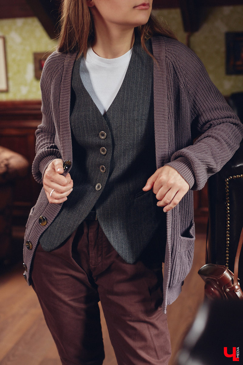 Мускулинные образы на леди больше не революция. Современная мода размыла границу между женским и мужским стилями, открыв простор для разных творческих экспериментов. В одном из таких приняла участие владимирский иллюстратор Евгения Зверская.