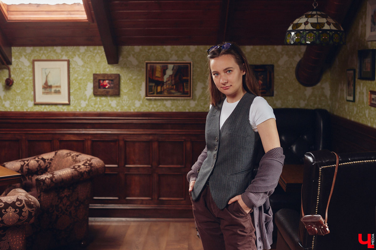 Мускулинные образы на леди больше не революция. Современная мода размыла границу между женским и мужским стилями, открыв простор для разных творческих экспериментов. В одном из таких приняла участие владимирский иллюстратор Евгения Зверская.