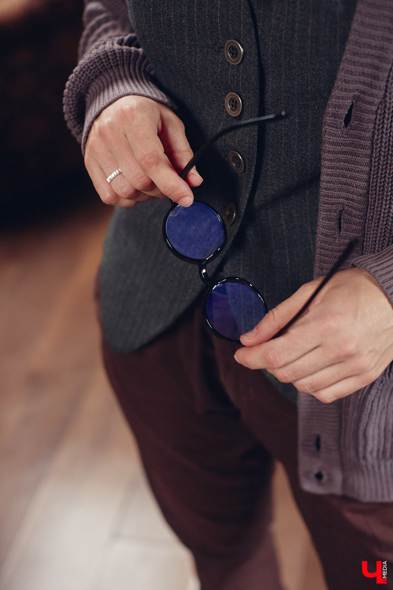 Мускулинные образы на леди больше не революция. Современная мода размыла границу между женским и мужским стилями, открыв простор для разных творческих экспериментов. В одном из таких приняла участие владимирский иллюстратор Евгения Зверская.