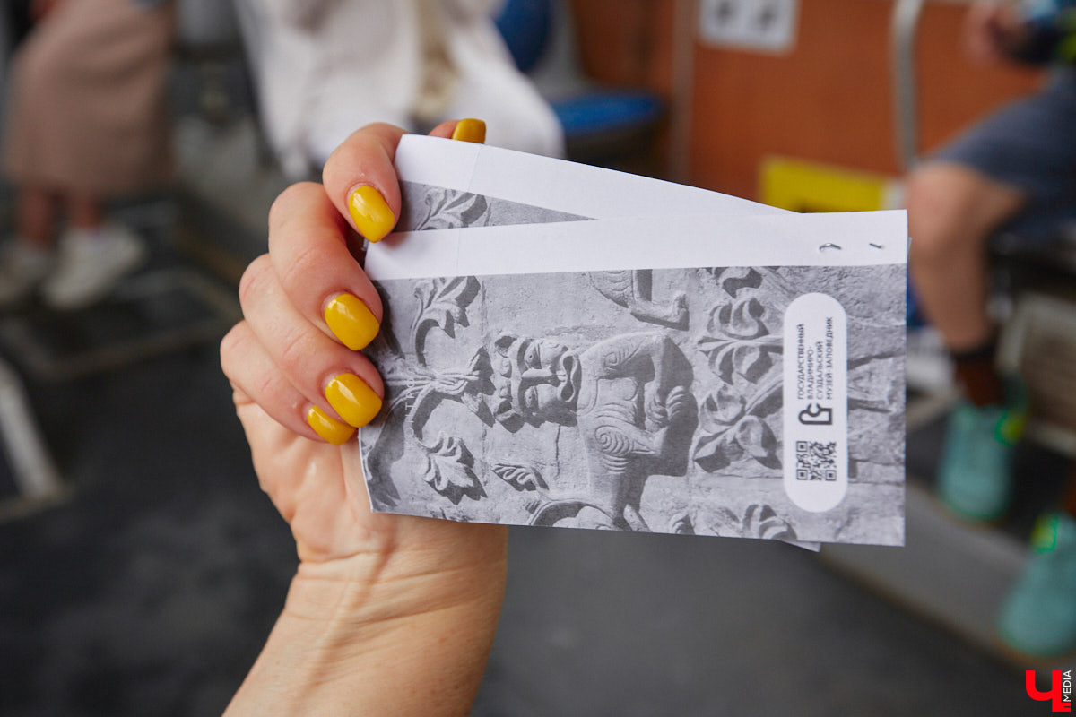 Мы уже рассказывали вам о том, что Владимиро-Суздальский музей-заповедник запустил новый экскурсионный маршрут. Теперь увидеть город и узнать о его достопримечательностях можно прямо из окна ретротроллейбуса. Наше издание протестировало формат одним из первых.