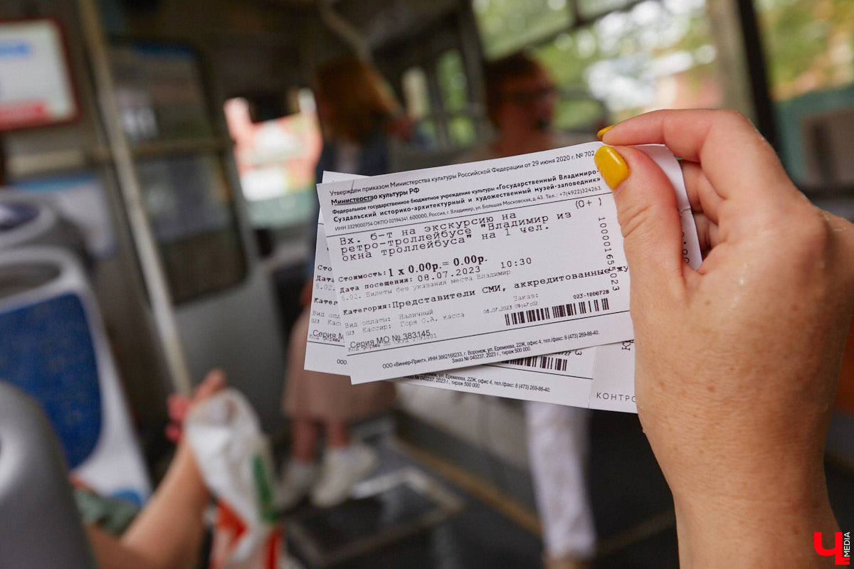 Мы уже рассказывали вам о том, что Владимиро-Суздальский музей-заповедник запустил новый экскурсионный маршрут. Теперь увидеть город и узнать о его достопримечательностях можно прямо из окна ретротроллейбуса. Наше издание протестировало формат одним из первых.