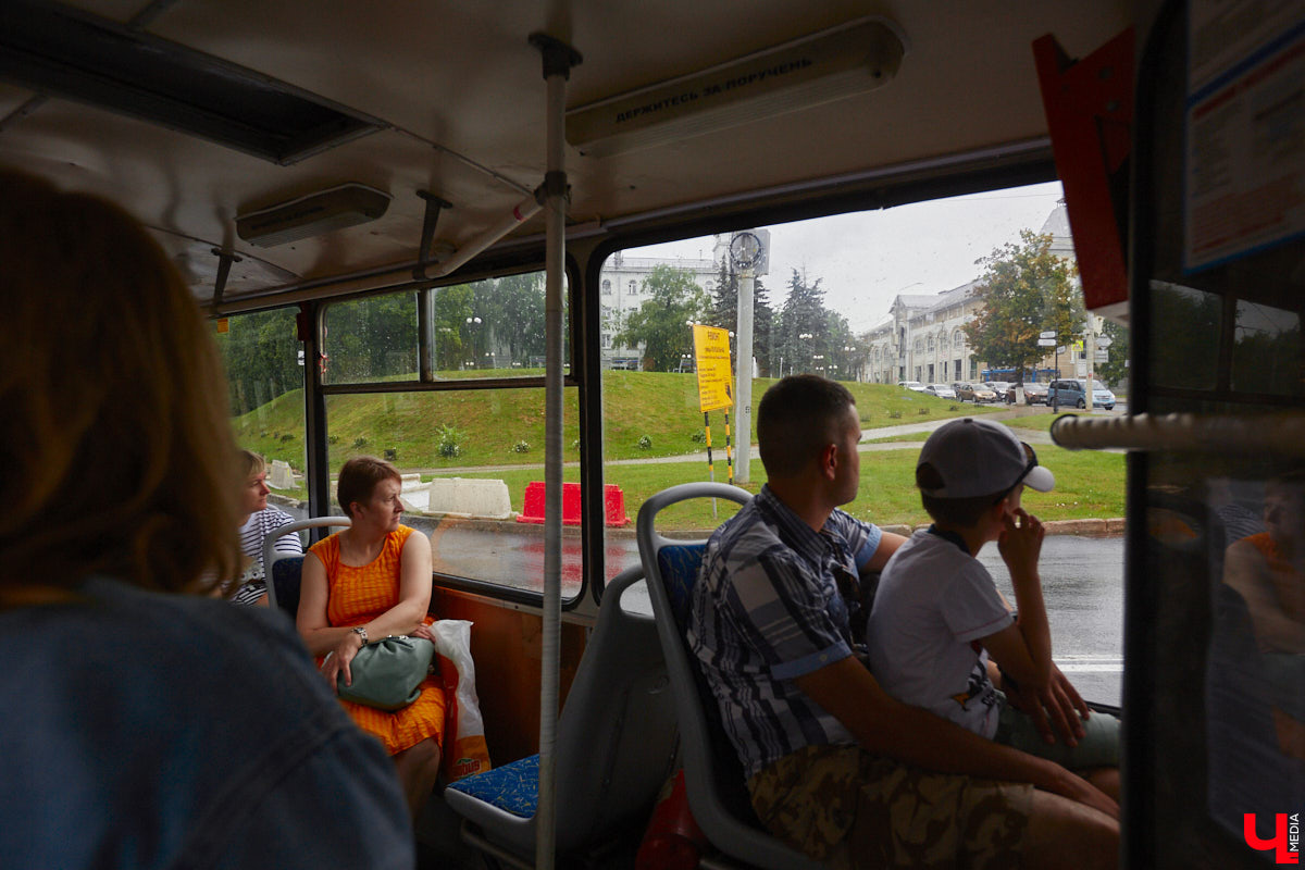 Мы уже рассказывали вам о том, что Владимиро-Суздальский музей-заповедник запустил новый экскурсионный маршрут. Теперь увидеть город и узнать о его достопримечательностях можно прямо из окна ретротроллейбуса. Наше издание протестировало формат одним из первых.