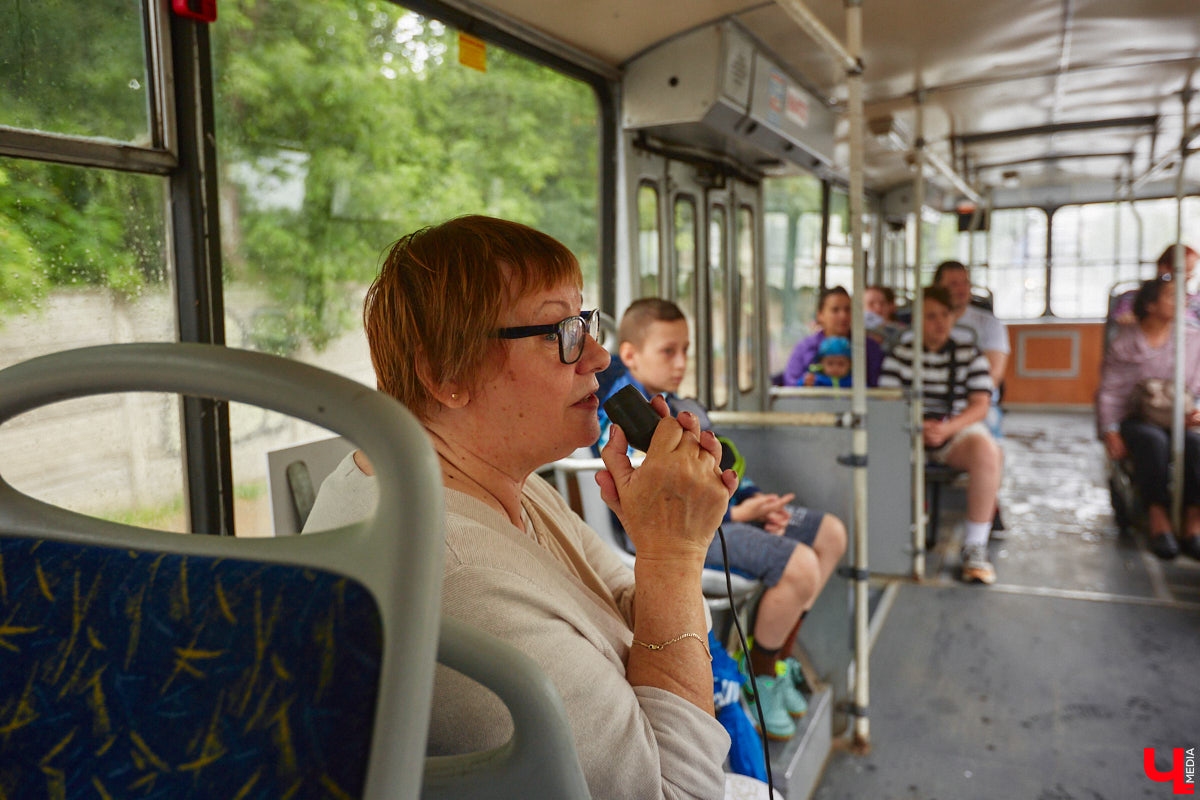 Мы уже рассказывали вам о том, что Владимиро-Суздальский музей-заповедник запустил новый экскурсионный маршрут. Теперь увидеть город и узнать о его достопримечательностях можно прямо из окна ретротроллейбуса. Наше издание протестировало формат одним из первых.