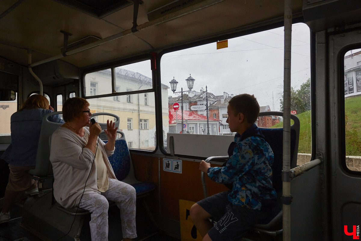 Мы уже рассказывали вам о том, что Владимиро-Суздальский музей-заповедник запустил новый экскурсионный маршрут. Теперь увидеть город и узнать о его достопримечательностях можно прямо из окна ретротроллейбуса. Наше издание протестировало формат одним из первых.