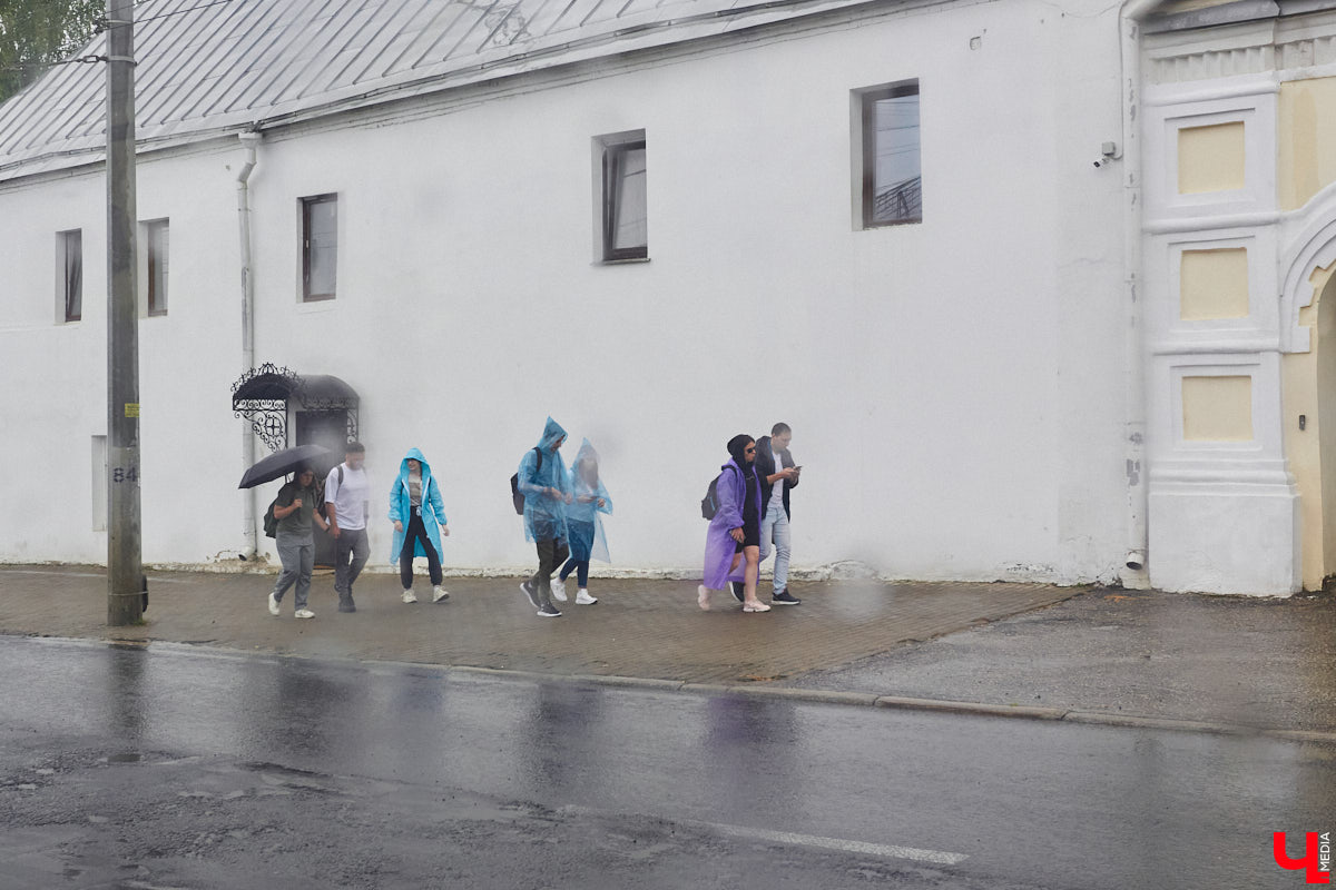 Мы уже рассказывали вам о том, что Владимиро-Суздальский музей-заповедник запустил новый экскурсионный маршрут. Теперь увидеть город и узнать о его достопримечательностях можно прямо из окна ретротроллейбуса. Наше издание протестировало формат одним из первых.