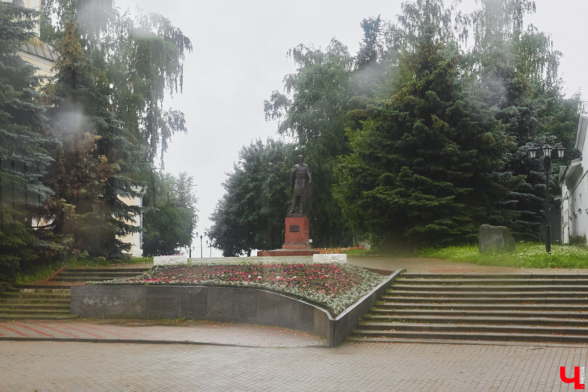 Мы уже рассказывали вам о том, что Владимиро-Суздальский музей-заповедник запустил новый экскурсионный маршрут. Теперь увидеть город и узнать о его достопримечательностях можно прямо из окна ретротроллейбуса. Наше издание протестировало формат одним из первых.