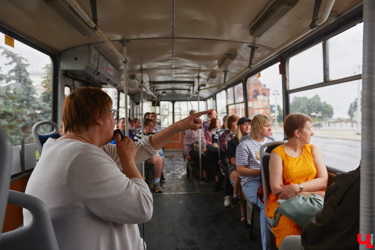 Мы уже рассказывали вам о том, что Владимиро-Суздальский музей-заповедник запустил новый экскурсионный маршрут. Теперь увидеть город и узнать о его достопримечательностях можно прямо из окна ретротроллейбуса. Наше издание протестировало формат одним из первых.