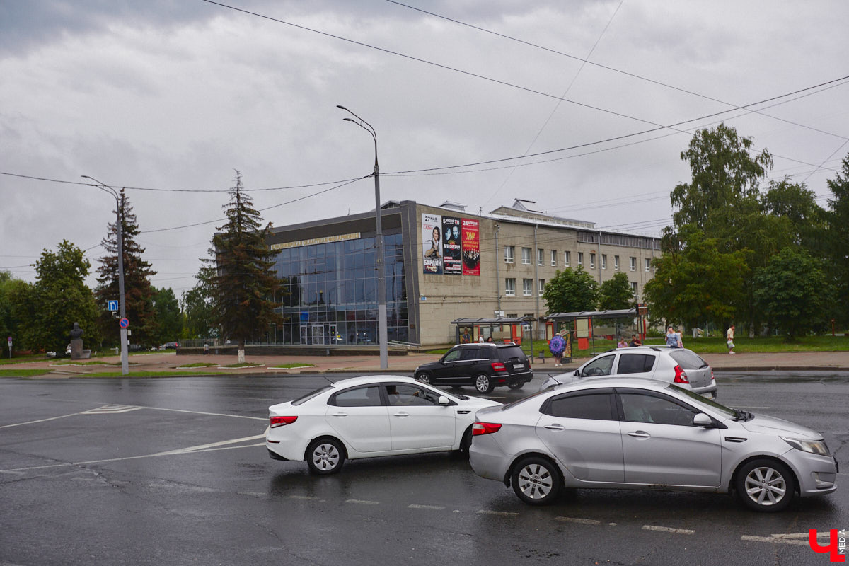 Мы уже рассказывали вам о том, что Владимиро-Суздальский музей-заповедник запустил новый экскурсионный маршрут. Теперь увидеть город и узнать о его достопримечательностях можно прямо из окна ретротроллейбуса. Наше издание протестировало формат одним из первых.