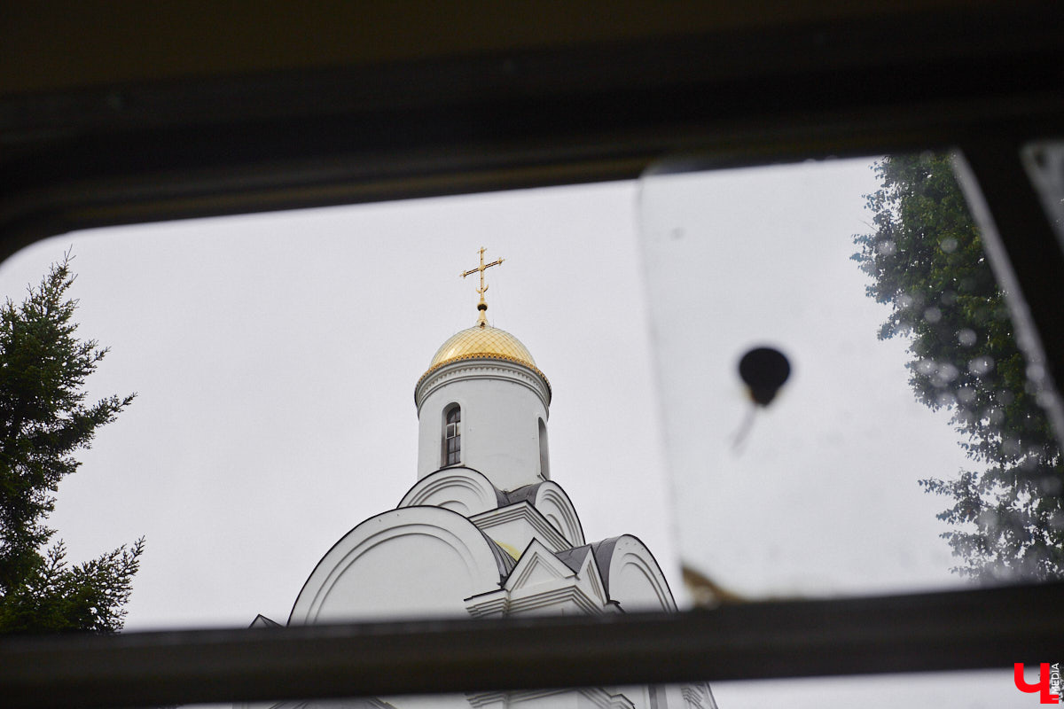 Мы уже рассказывали вам о том, что Владимиро-Суздальский музей-заповедник запустил новый экскурсионный маршрут. Теперь увидеть город и узнать о его достопримечательностях можно прямо из окна ретротроллейбуса. Наше издание протестировало формат одним из первых.