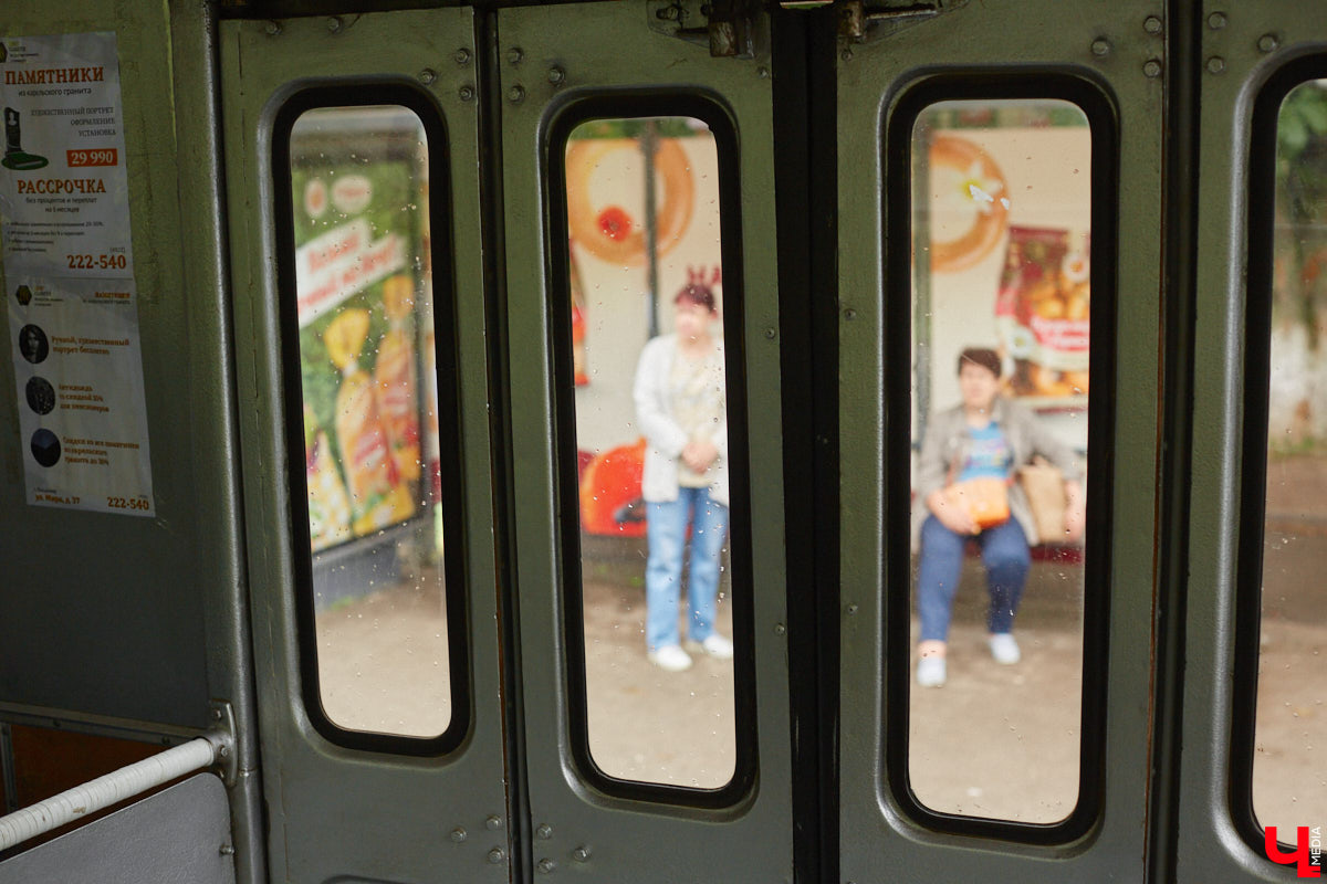 Мы уже рассказывали вам о том, что Владимиро-Суздальский музей-заповедник запустил новый экскурсионный маршрут. Теперь увидеть город и узнать о его достопримечательностях можно прямо из окна ретротроллейбуса. Наше издание протестировало формат одним из первых.