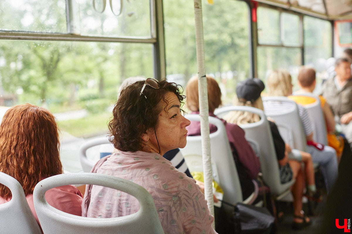 Мы уже рассказывали вам о том, что Владимиро-Суздальский музей-заповедник запустил новый экскурсионный маршрут. Теперь увидеть город и узнать о его достопримечательностях можно прямо из окна ретротроллейбуса. Наше издание протестировало формат одним из первых.