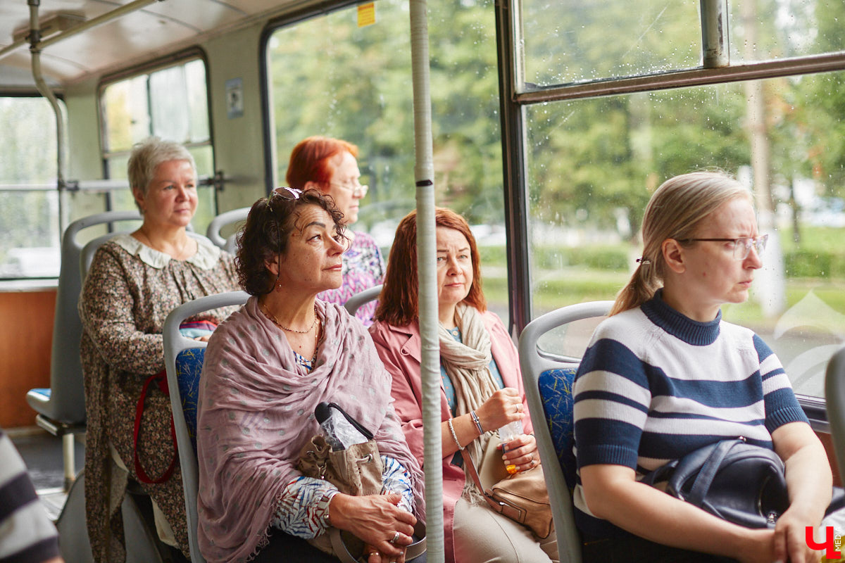 Мы уже рассказывали вам о том, что Владимиро-Суздальский музей-заповедник запустил новый экскурсионный маршрут. Теперь увидеть город и узнать о его достопримечательностях можно прямо из окна ретротроллейбуса. Наше издание протестировало формат одним из первых.