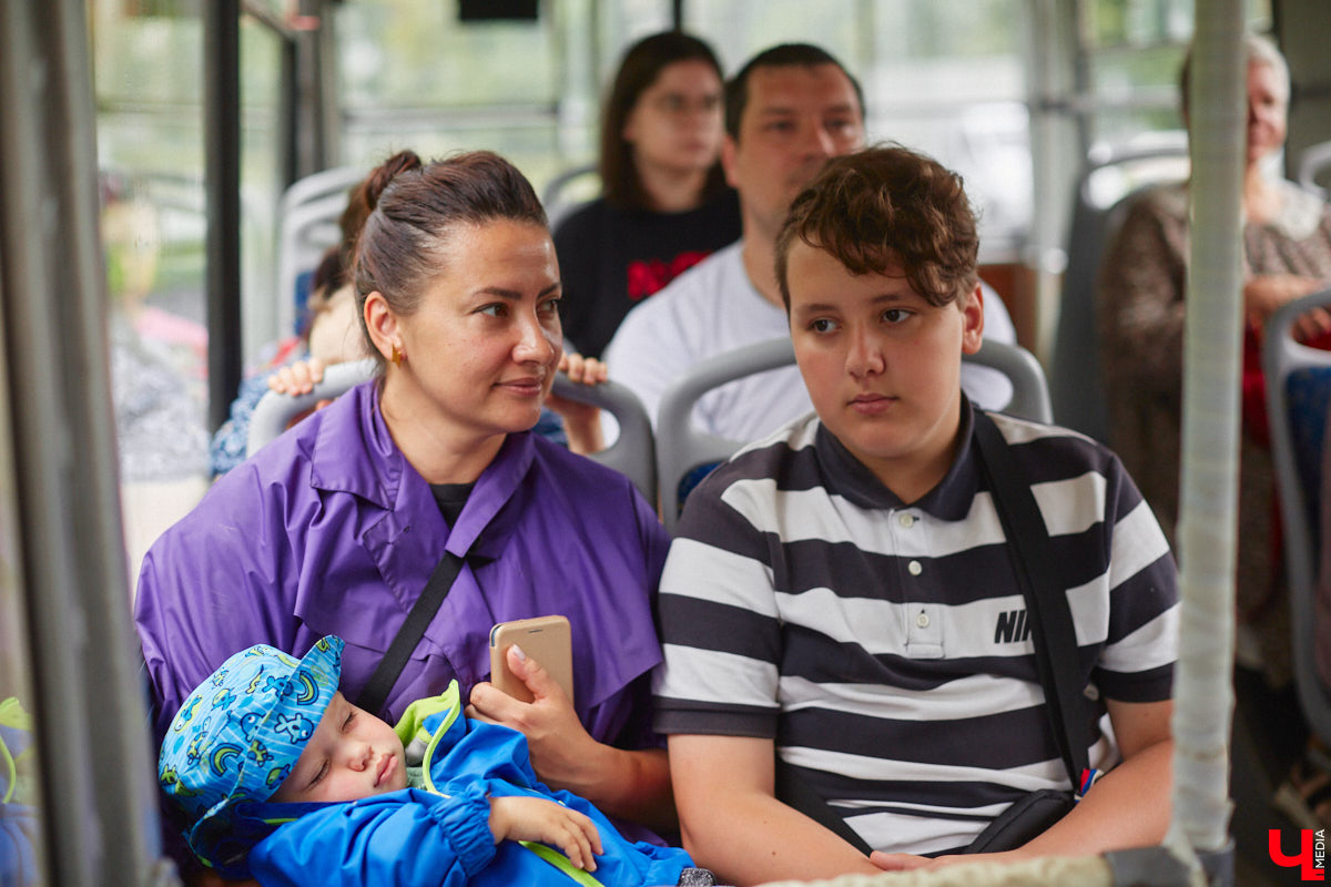 Мы уже рассказывали вам о том, что Владимиро-Суздальский музей-заповедник запустил новый экскурсионный маршрут. Теперь увидеть город и узнать о его достопримечательностях можно прямо из окна ретротроллейбуса. Наше издание протестировало формат одним из первых.