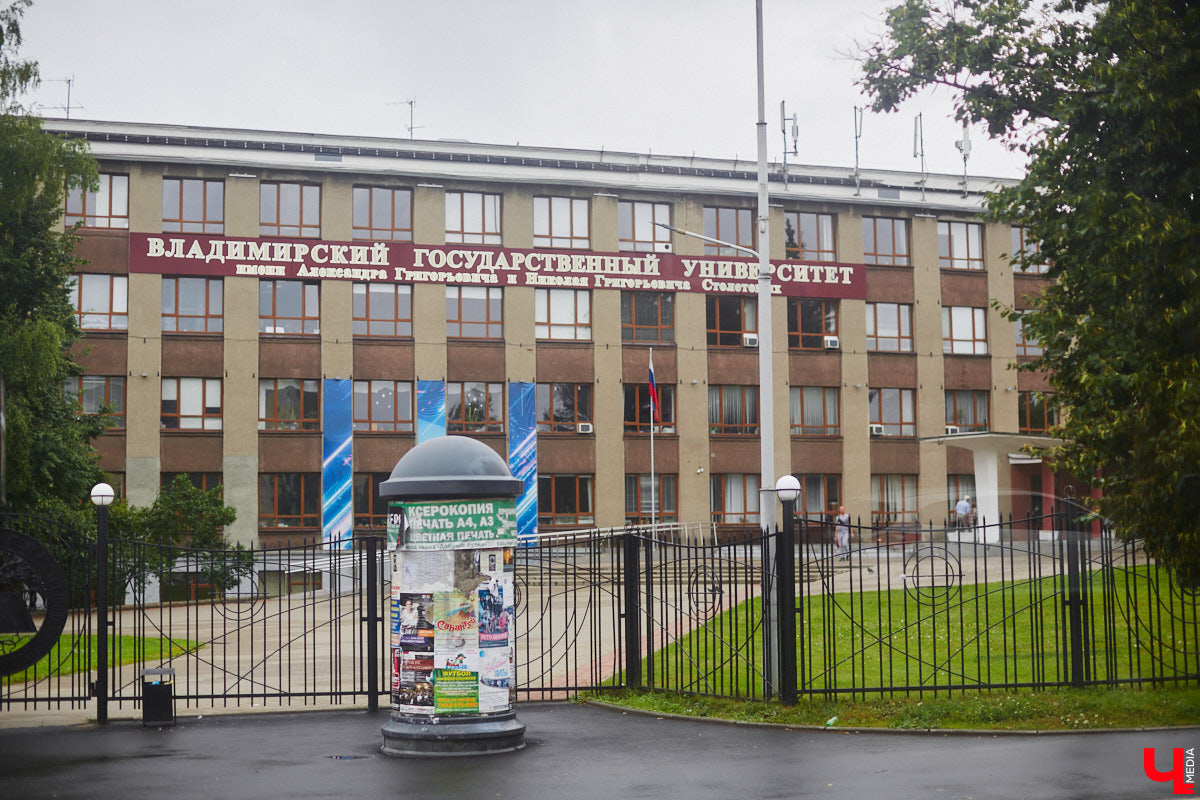 Мы уже рассказывали вам о том, что Владимиро-Суздальский музей-заповедник запустил новый экскурсионный маршрут. Теперь увидеть город и узнать о его достопримечательностях можно прямо из окна ретротроллейбуса. Наше издание протестировало формат одним из первых.