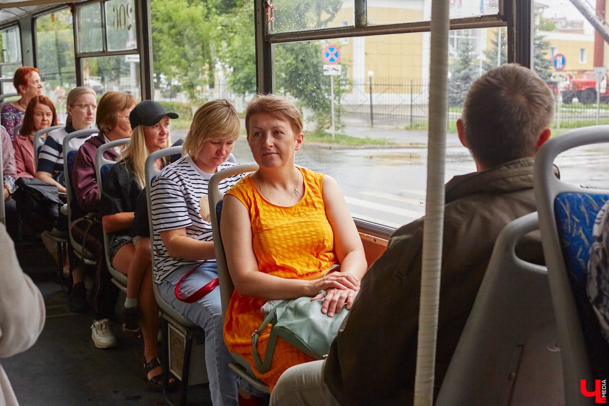 Мы уже рассказывали вам о том, что Владимиро-Суздальский музей-заповедник запустил новый экскурсионный маршрут. Теперь увидеть город и узнать о его достопримечательностях можно прямо из окна ретротроллейбуса. Наше издание протестировало формат одним из первых.
