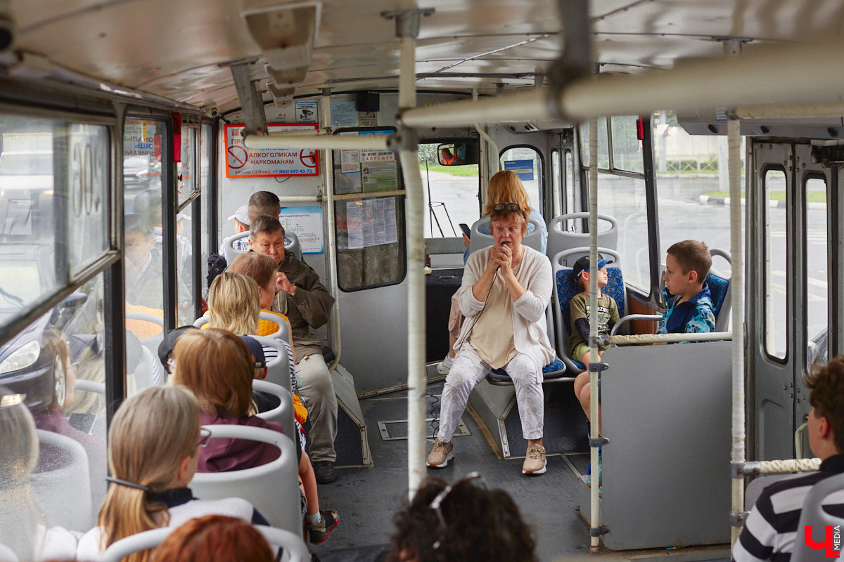 Мы уже рассказывали вам о том, что Владимиро-Суздальский музей-заповедник запустил новый экскурсионный маршрут. Теперь увидеть город и узнать о его достопримечательностях можно прямо из окна ретротроллейбуса. Наше издание протестировало формат одним из первых.