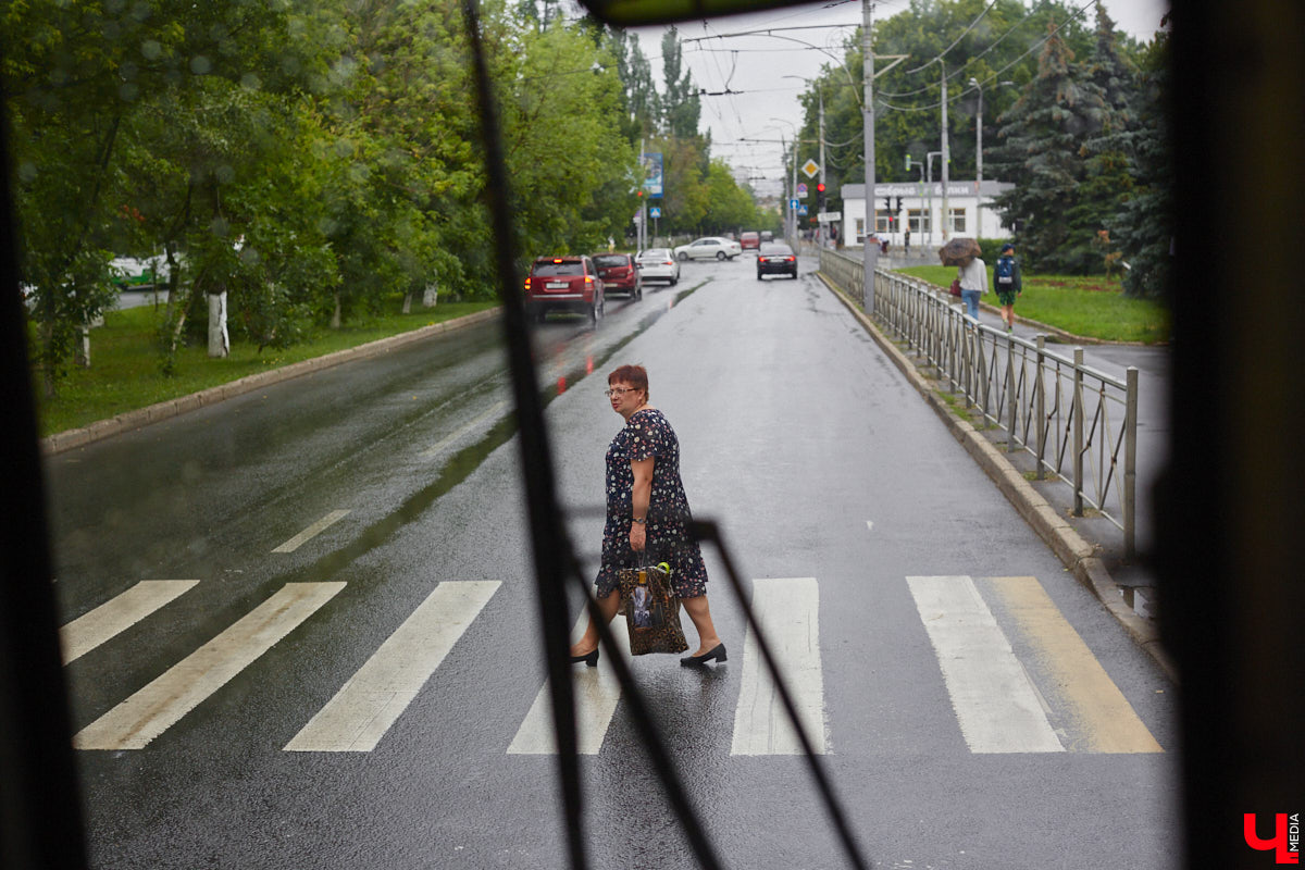 Мы уже рассказывали вам о том, что Владимиро-Суздальский музей-заповедник запустил новый экскурсионный маршрут. Теперь увидеть город и узнать о его достопримечательностях можно прямо из окна ретротроллейбуса. Наше издание протестировало формат одним из первых.