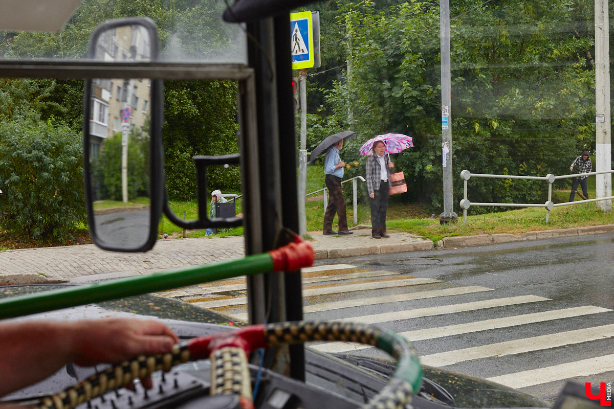 Мы уже рассказывали вам о том, что Владимиро-Суздальский музей-заповедник запустил новый экскурсионный маршрут. Теперь увидеть город и узнать о его достопримечательностях можно прямо из окна ретротроллейбуса. Наше издание протестировало формат одним из первых.
